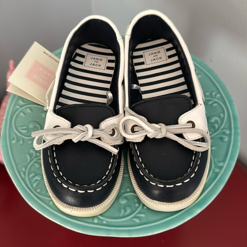 Janie & Jack toddler girls leather navy/white dock shoes. Sz 11, new w/tag. Fab!
